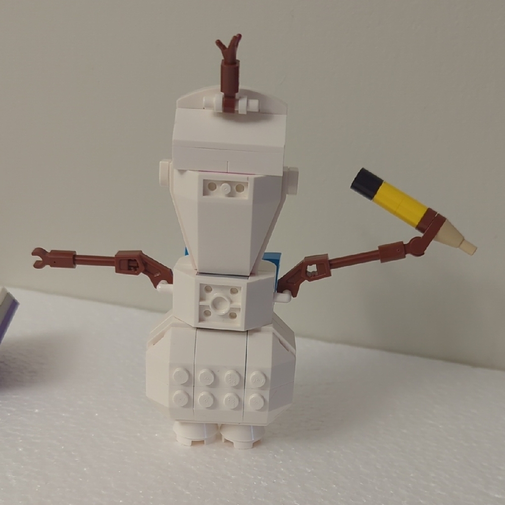 Lego Disneys Olaf Frozen Set - Picture 4 of 6